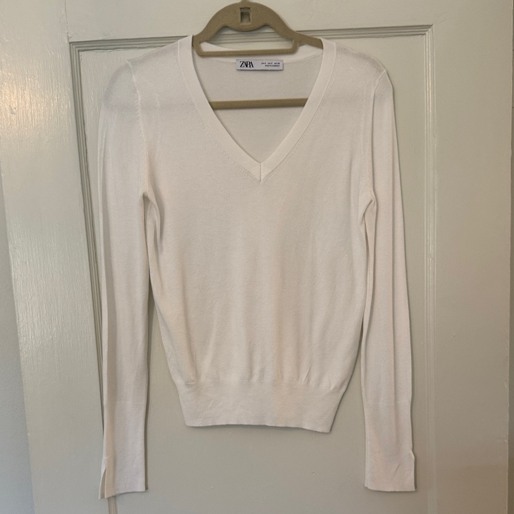Zara Women's White V-Neck Sweater - Size S